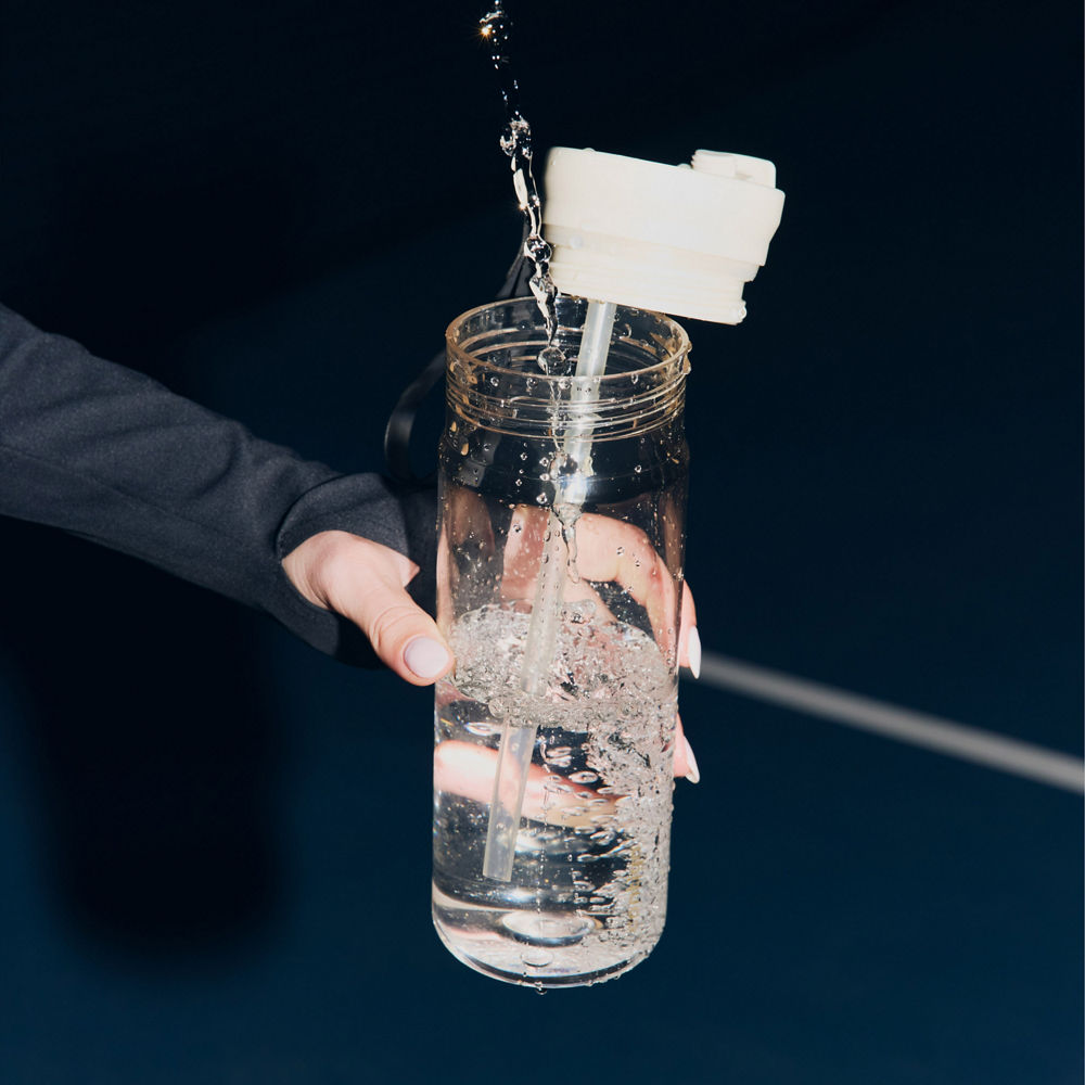 28oz-dualsip-plastic-bottle-m8 bevt0009_contigo_2225975_dualsip_28oz_oatmilkplastic_atf6